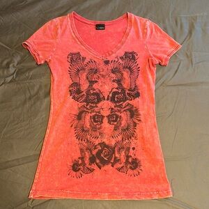 Daytrip large v neck shirt